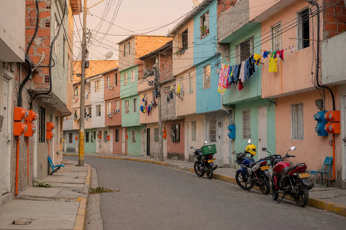 Cómo Calcular el Costo de Servicios Públicos Según el Estrato Socioeconómico en Colombia