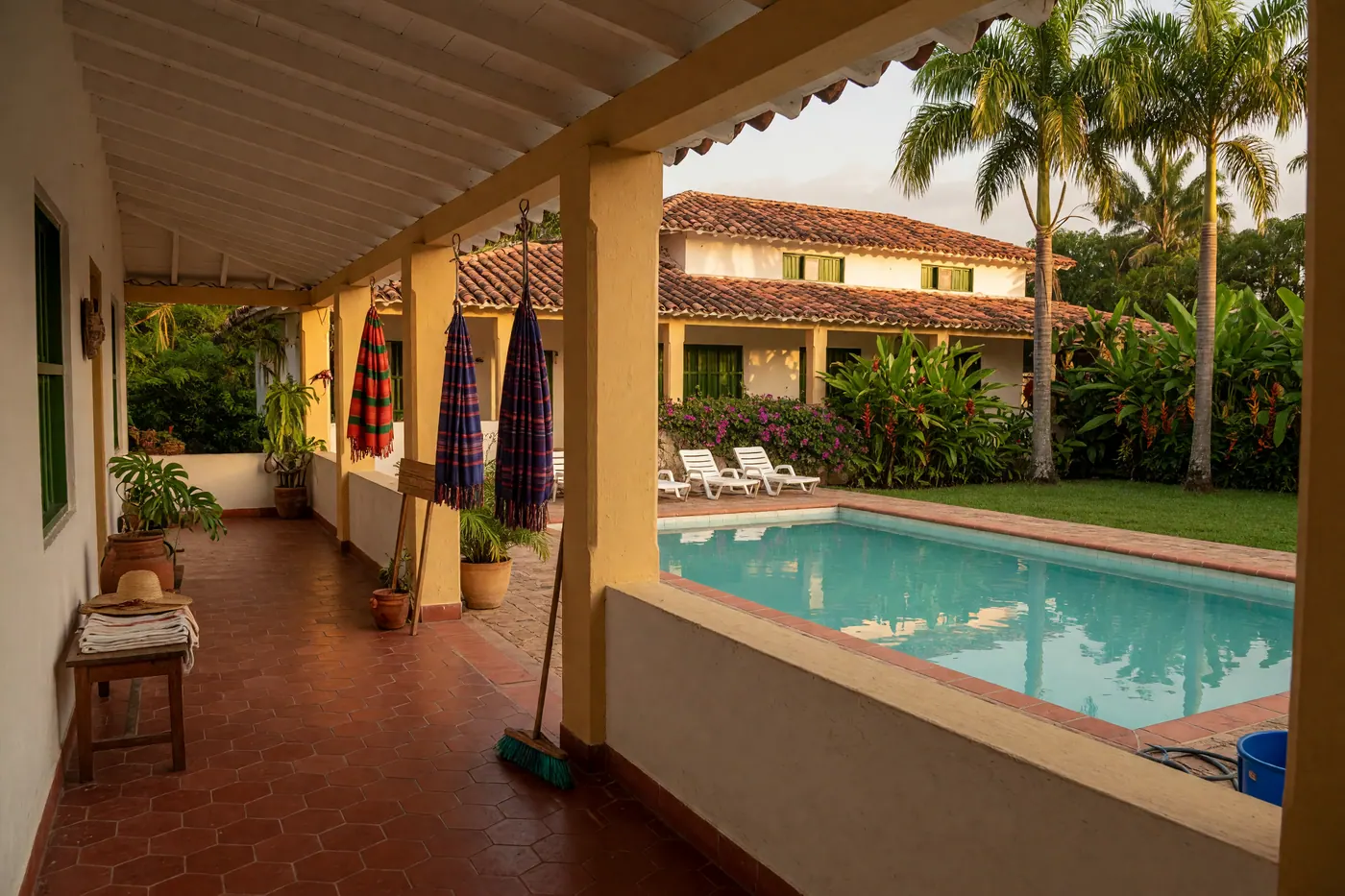 Finca campestre en Colombia con piscina y corredores preparados para alquiler vacacional legal