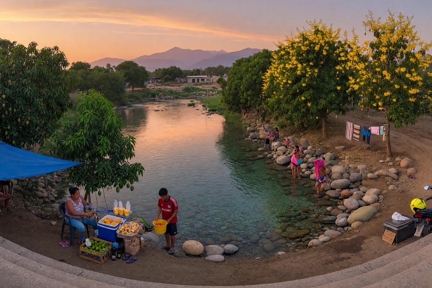 Vista del balneario Hurtado en el río Guatapurí de Valledupar al atardecer, con agua cristalina, vegetación tropical y la Sierra Nevada de fondo