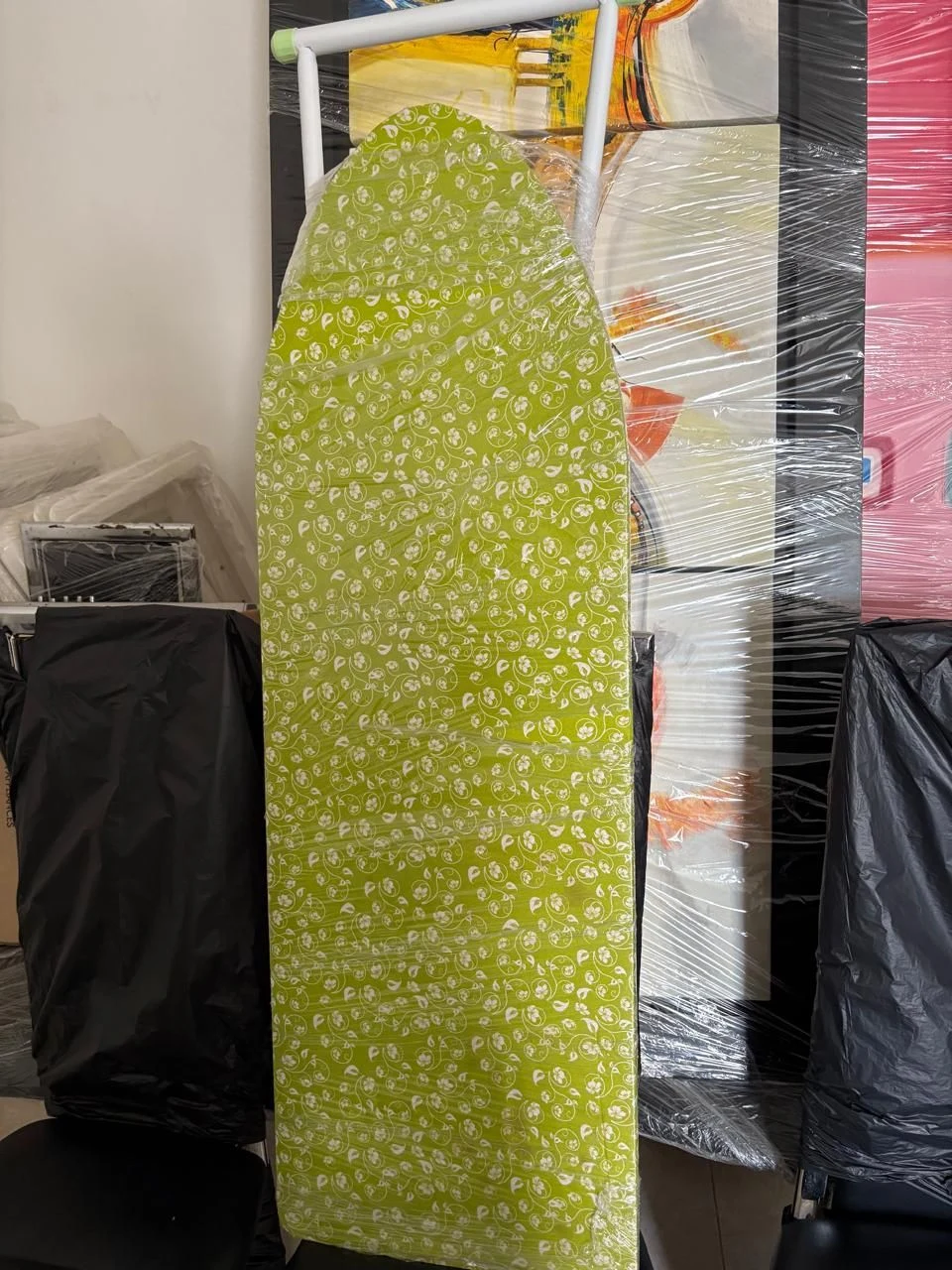 Venta de otro mueble en Bocagrande, Cartagena: Tabla de planchar -papeleras-set de cuchillos cocina — Colombia Move