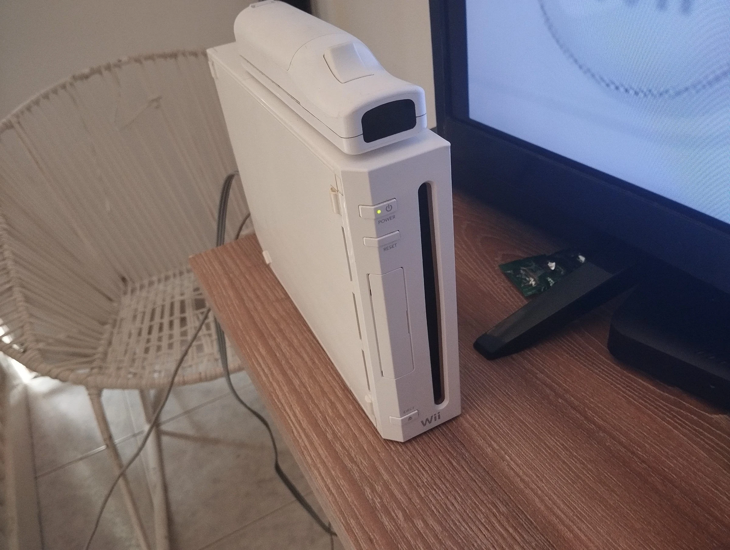 Venta de consolas y videojuegos en Neiva: Consola Nintendo Wii con controles y accesorios — Colombia Move