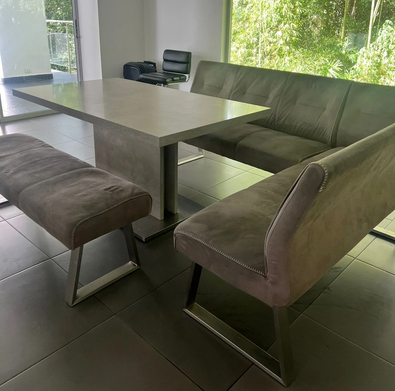 Venta de mesas y sillas en El Poblado, Medellín: COMEDOR MODERNO EN L EXPANDIBLE — Colombia Move