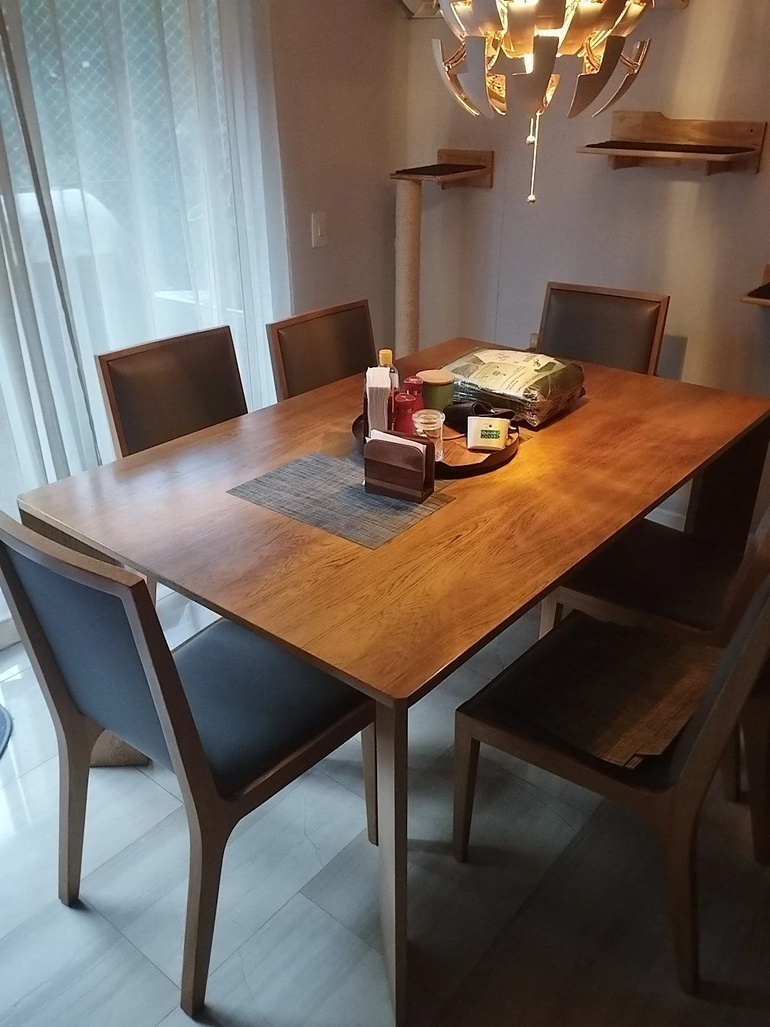 Venta de cocina y comedor en Envigado: Mesa comedor 6 puestos — Colombia Move
