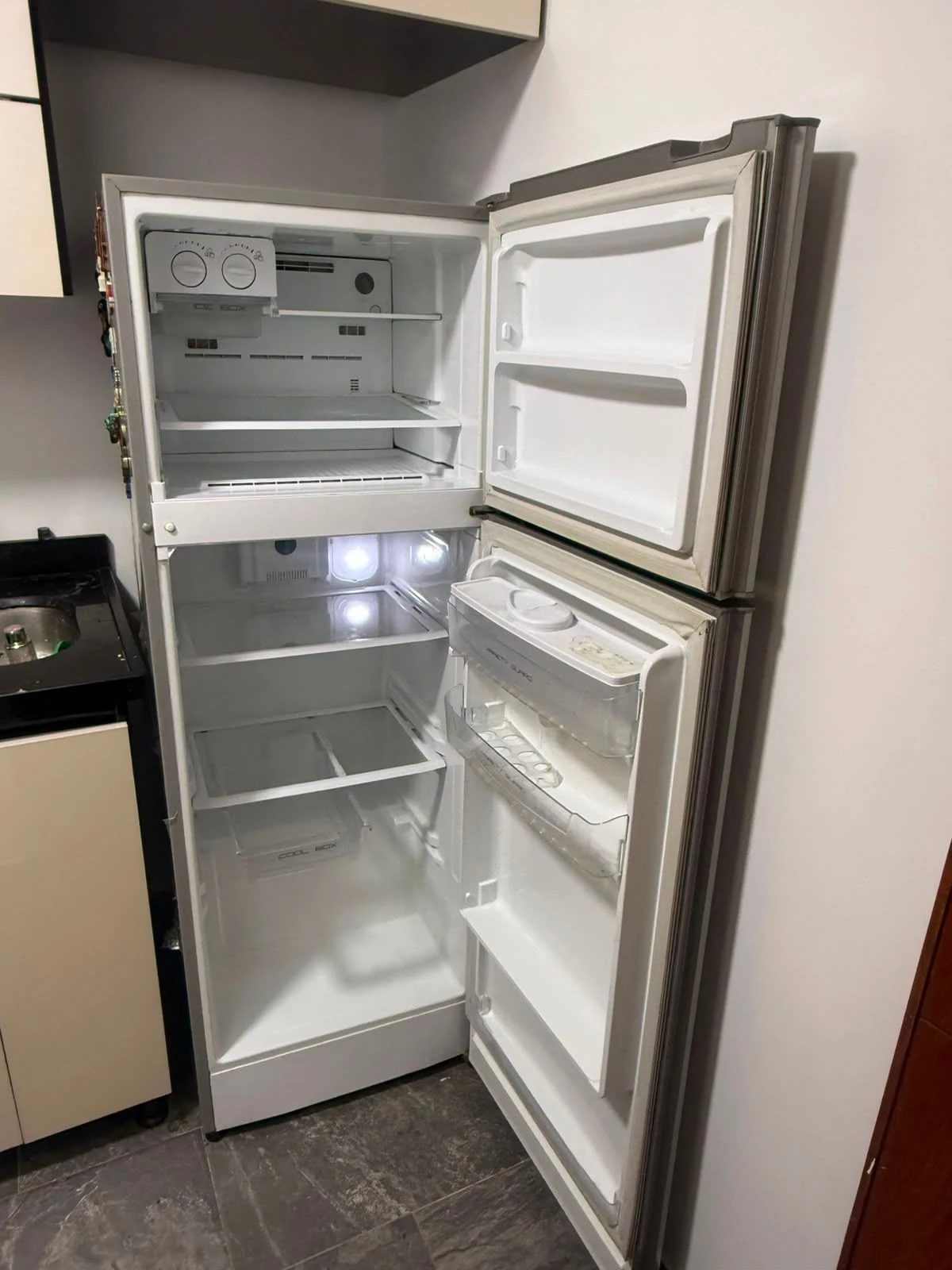 Appliances for Sale in Suba, Bogotá: Challenger Refrigerator for Sale, price 550,000 negotiable — Colombia Move