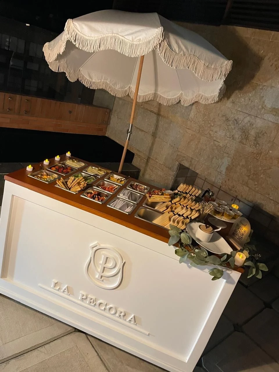 Service in Bogotá: Cheese and charcuterie bar - Appetizers — Colombia Move