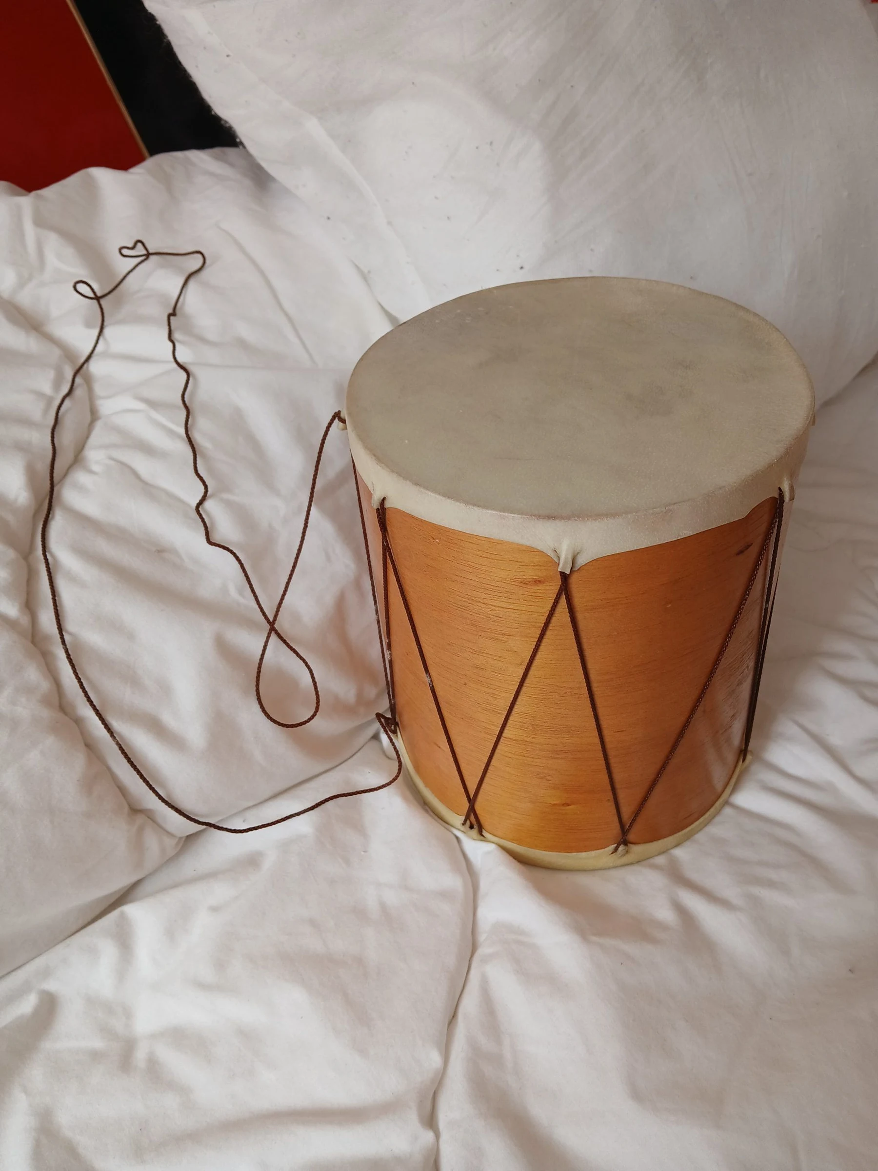 Venta de juguetes y estimulación en Usaquén, Bogotá: Tambor artesanal de madera con parche de cuero — Colombia Move