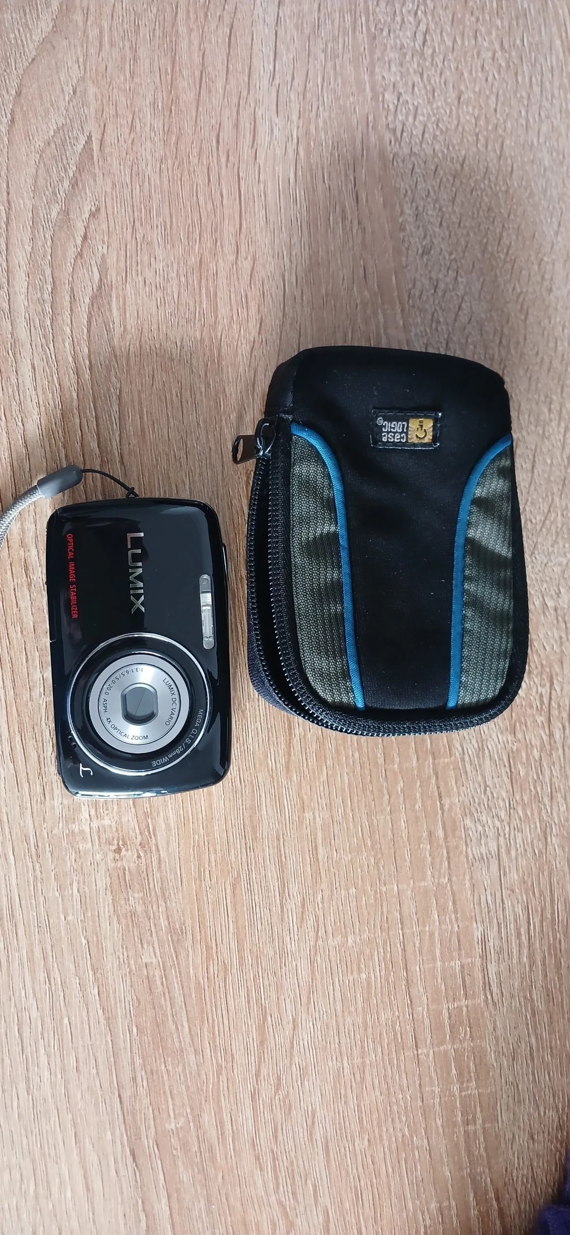 Venta de cámaras y fotografía en Kennedy, Bogotá: Cámara clásica compacta Lumix DMC-S1 negra con estuche - sin Cargador Original - Cargador Genérico — Colombia Move