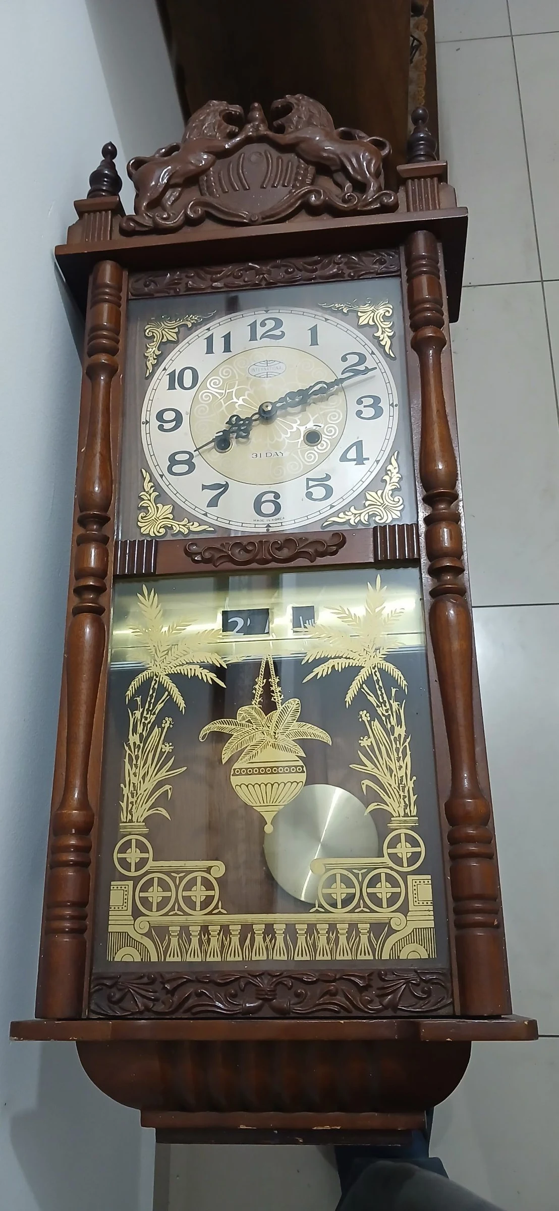 Venta de decoración y hogar en Envigado, Medellín: Reloj de pared antiguo de madera c/u a millon en venta tocan la media y la hora — Colombia Move