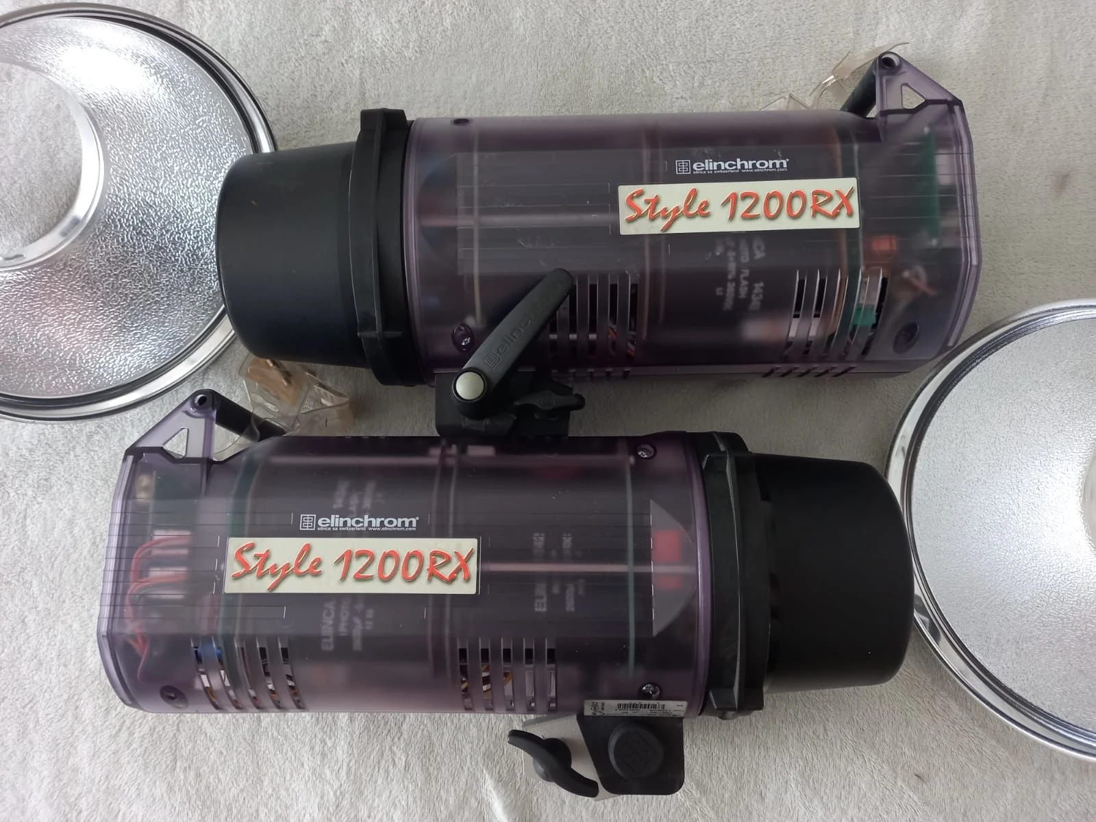 Venta de cámaras y fotografía en Granada, Cali: Dos flashes de estudio Elinchrom Style 1200RX con reflectores & accesorios — Colombia Move