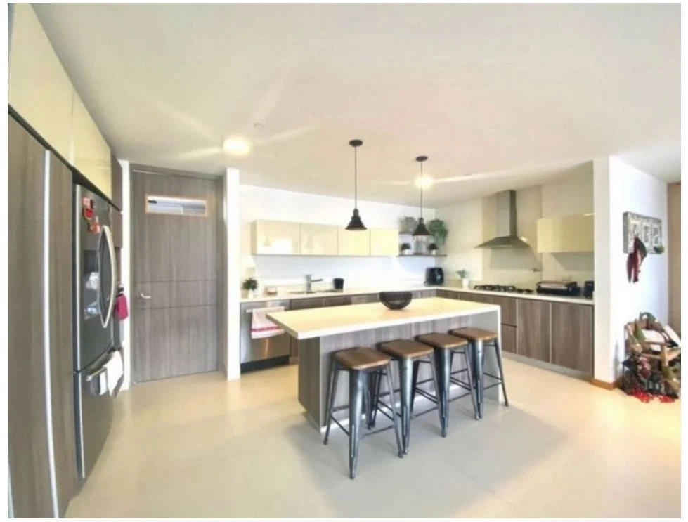 Venta de apartamento en El Esmeraldal, Medellín: EXCELENTE APARTAMENTO SUPER AMPLIO EN ENVIGDO SECTOR EL ESMERALDAL — Colombia Move