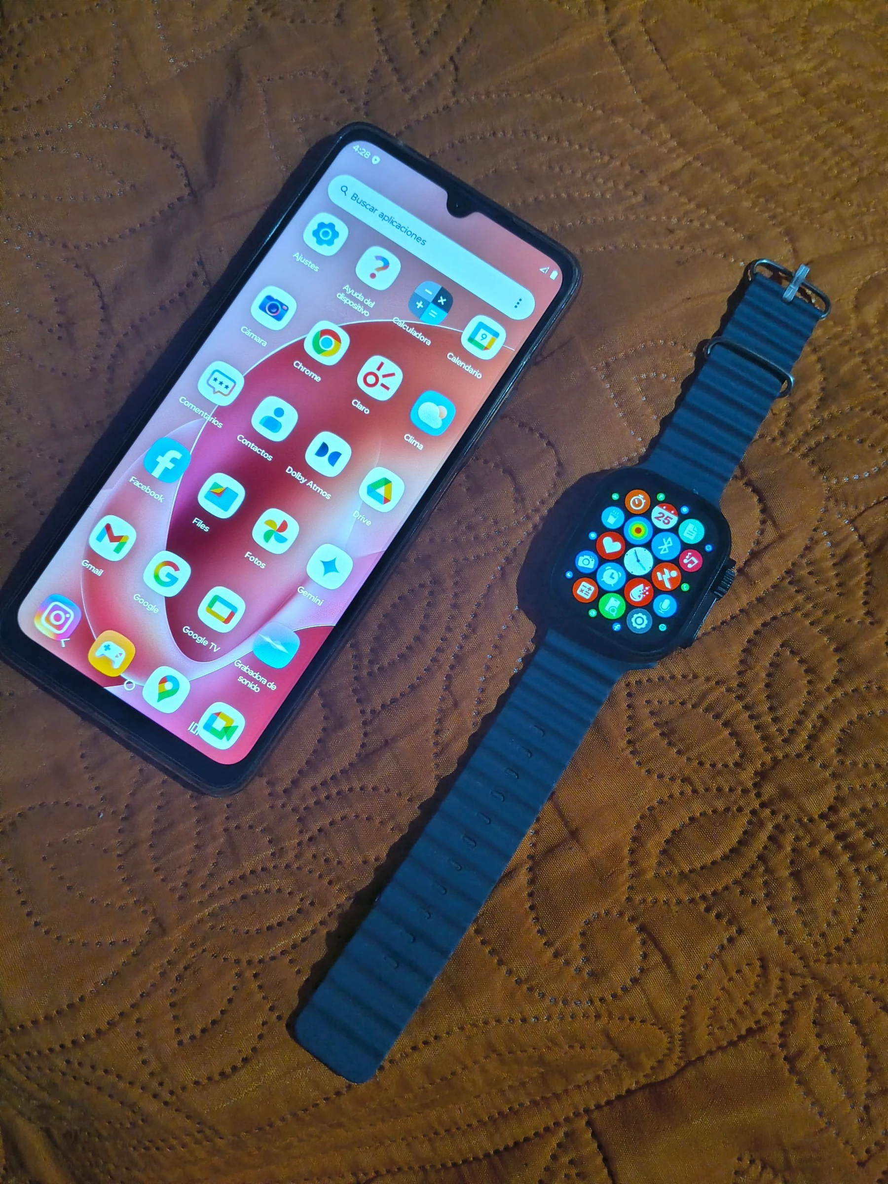 Venta de celulares y tablets en Medellín: Vendo Motorola Moto g06 de 128 GB y 4 GB, color naranja, con reloj smartwatch — Colombia Move