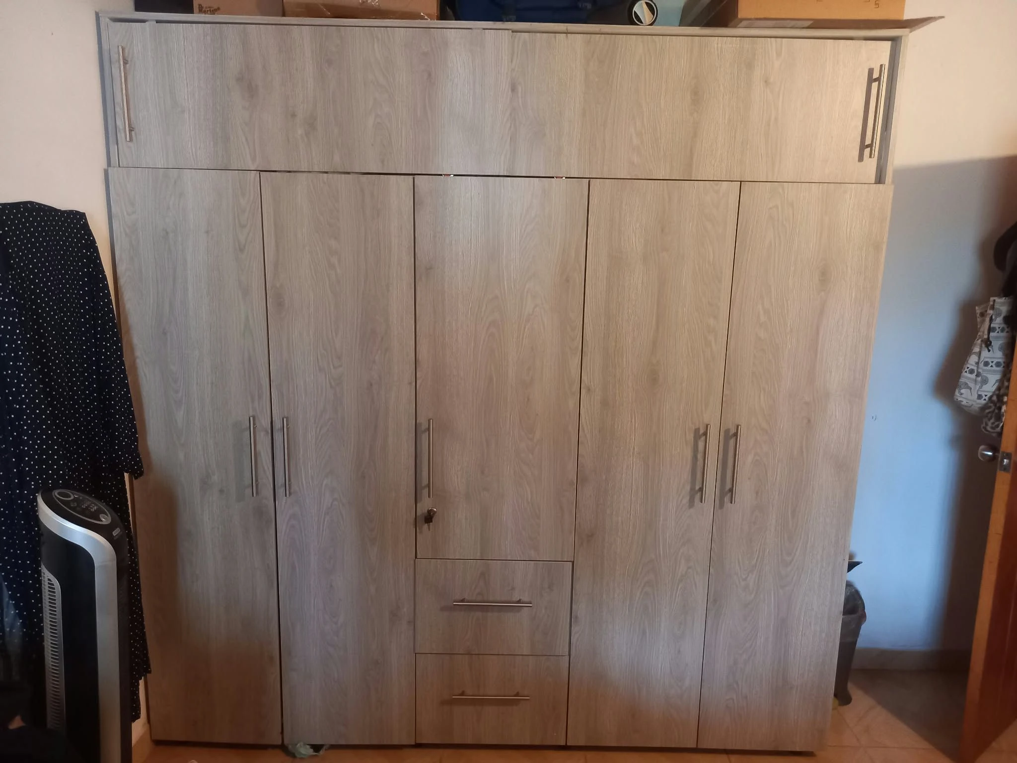 Venta de clósets y almacenamiento en El Peñol, Medellín: Clóset / Ropero Grande de 2 Metros (6 Puertas, Maletero y Cerrajería con Llave) — Colombia Move