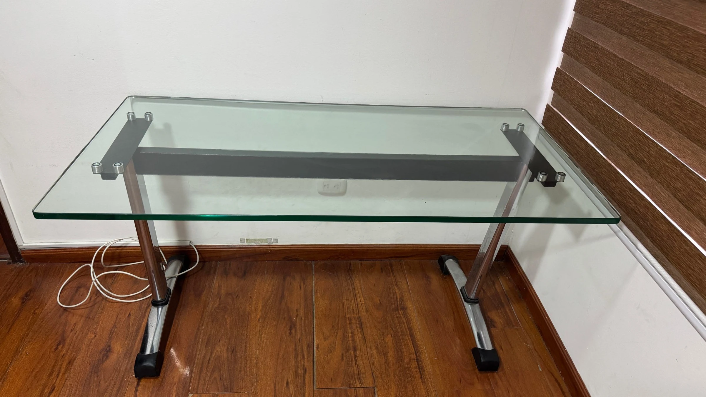 Venta de escritorios y oficina en Usaquén, Bogotá: Mesa/escritorio Vidrio 1.40m Oficina O Estudio (Usado) Mesa/escritorio Vidrio 1.40m Oficina O Estudio (Usado) Usado Mes — Colombia Move