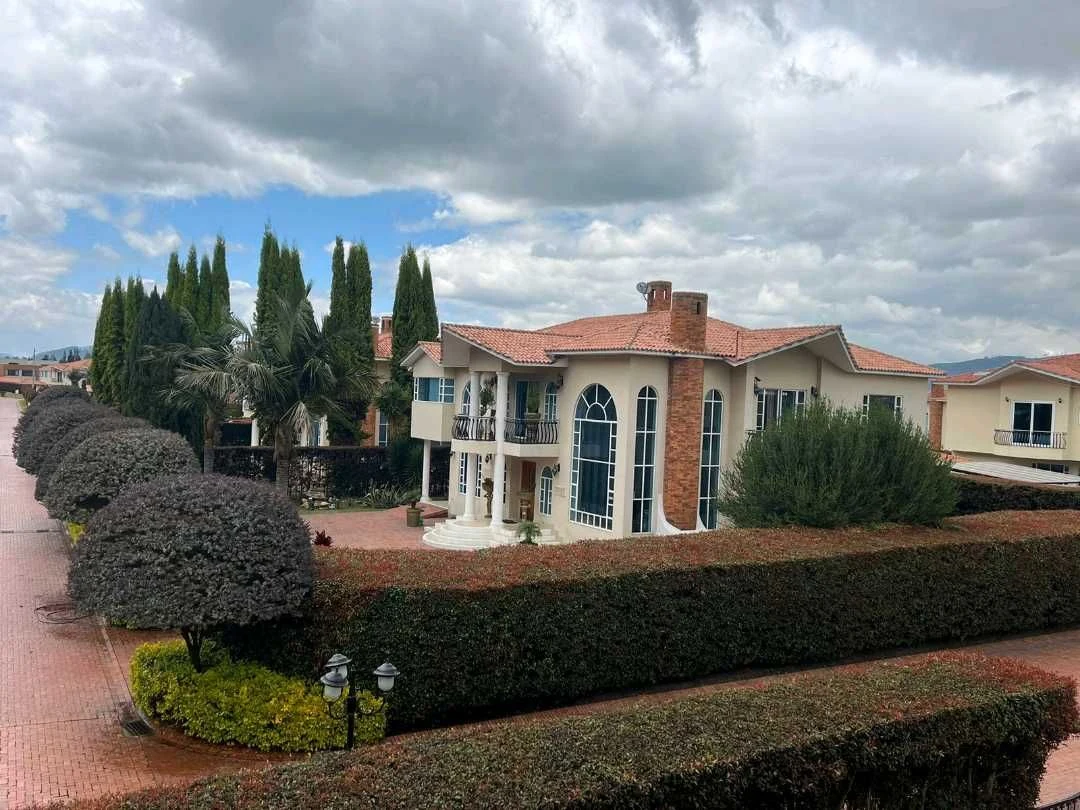 Venta de casa campestre en Vereda Chuntame, Cajicá: CAJICA - GUARIGUA, 1049 ter M2, 455 M2 const — Colombia Move