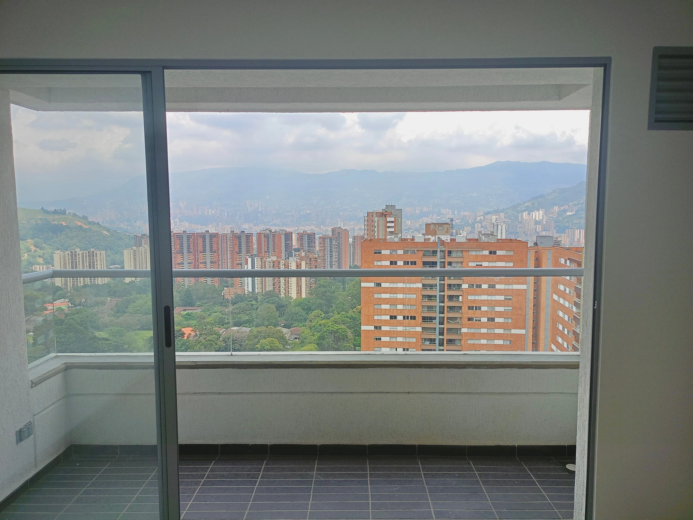 Venta de apartamento en La Estrella, Medellín: Vive Por Encima de Todo: Apartamento Nuevo, Piso 23, Vistas Panorámicas — Portal de Ditaires — Colombia Move