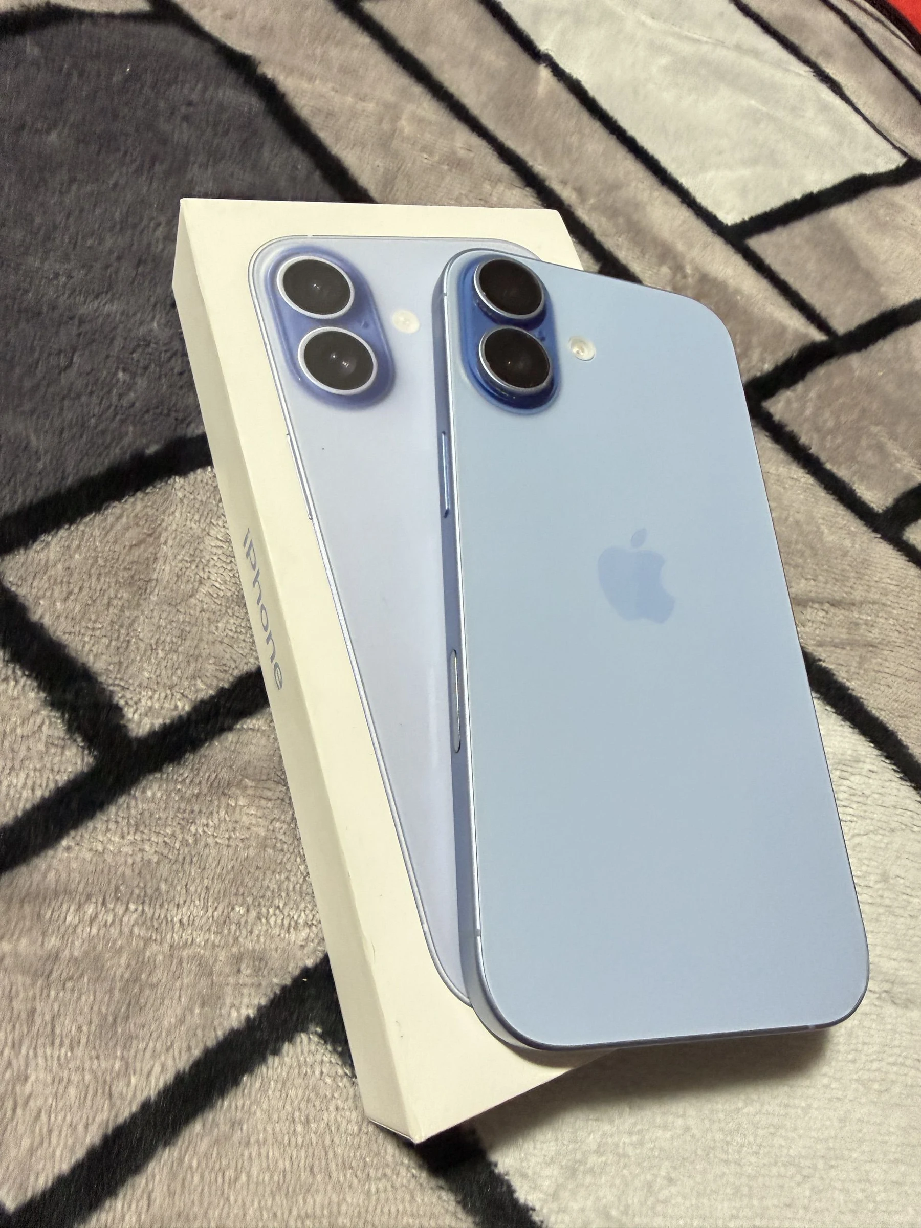 Venta de celulares y tablets en Pasto: iPhone 17 celeste, 256 GB, 6 meses de uso — Colombia Move