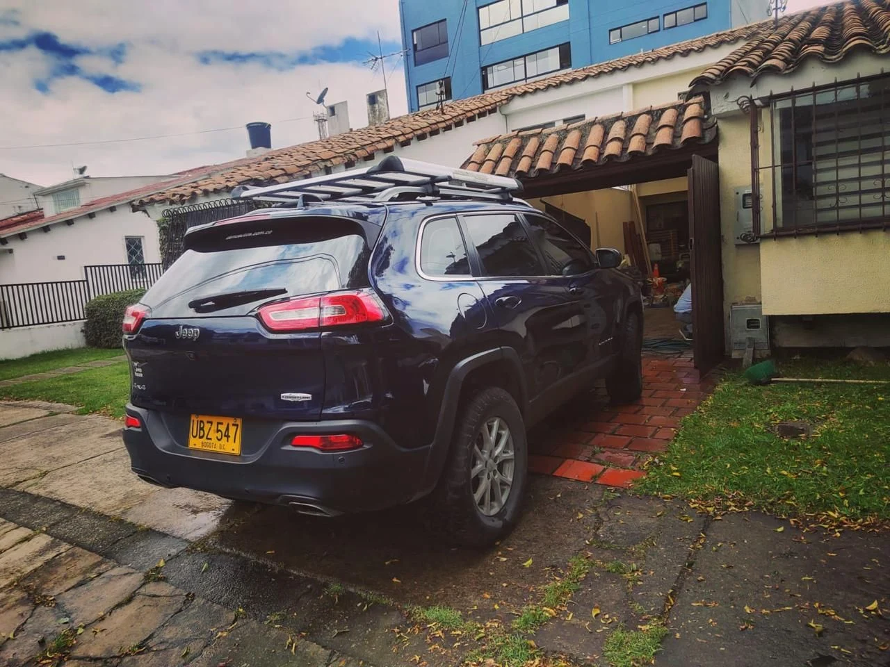 Servicio en Bogotá: Servicio de SUV VIP con conductor por horas o días en Bogotá — Colombia Move