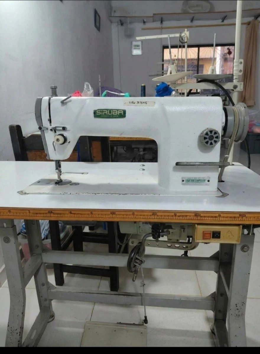 Servicio en Bucaramanga: Máquina de coser industrial Siruba — Colombia Move