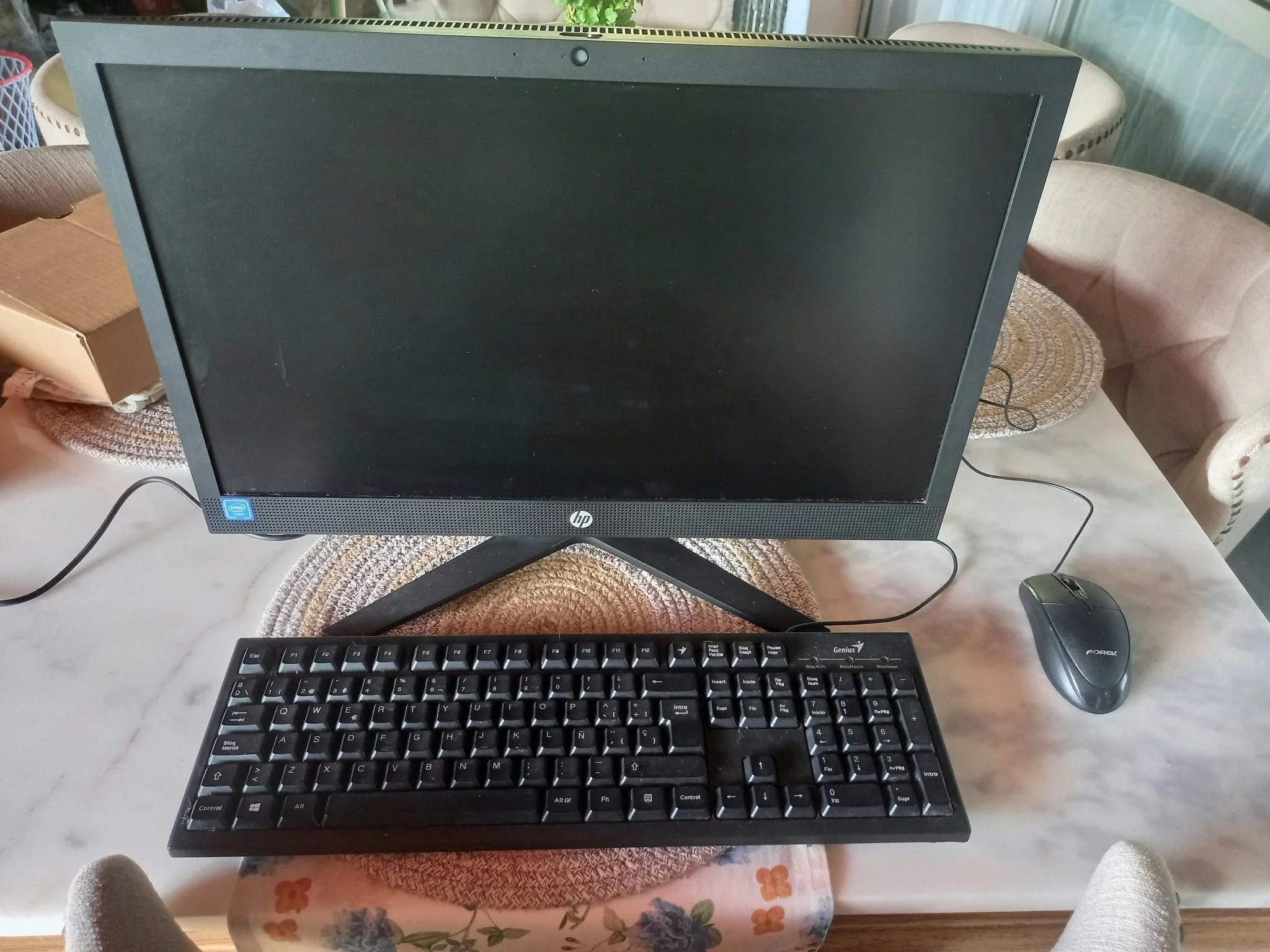 Venta de computadores y laptops en El Peñol, Medellín: Computador Todo en Uno HP 21" (RAM 8GB + 1TB DD) con Caja y Accesorios Originales — Colombia Move