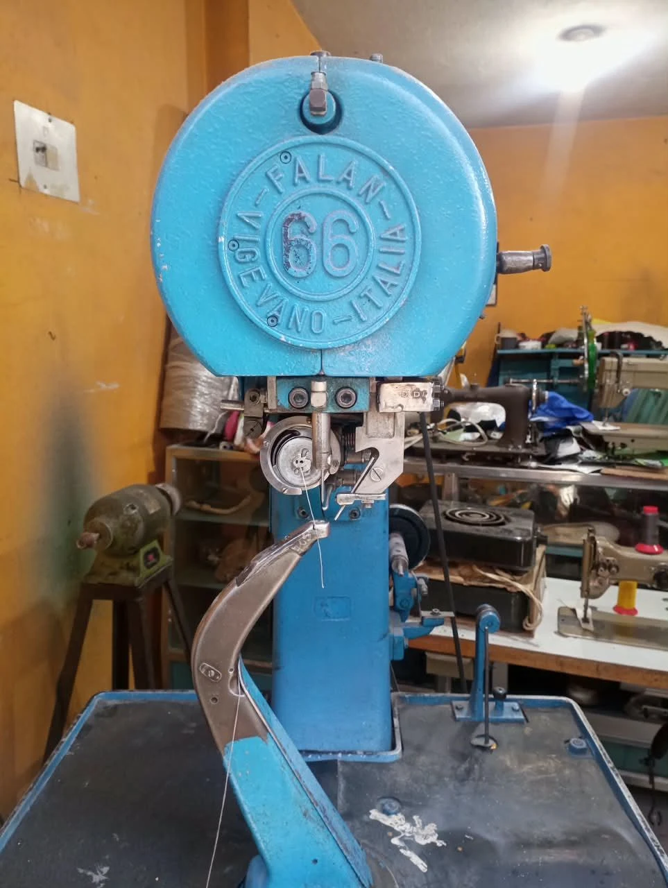 Venta de otro mueble en Pasto: MAQUINA DE COSER SUELAS DE ZAPATOS, FALAN 66 ITALIANA VIGEANO — Colombia Move