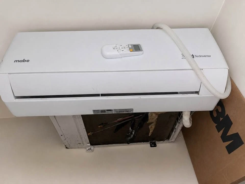Venta de electrodomésticos en Bavaria, Santa Marta: Aire acondicionado Mabe inverter 12000 BTU Wi-Fi 115V completo — Colombia Move