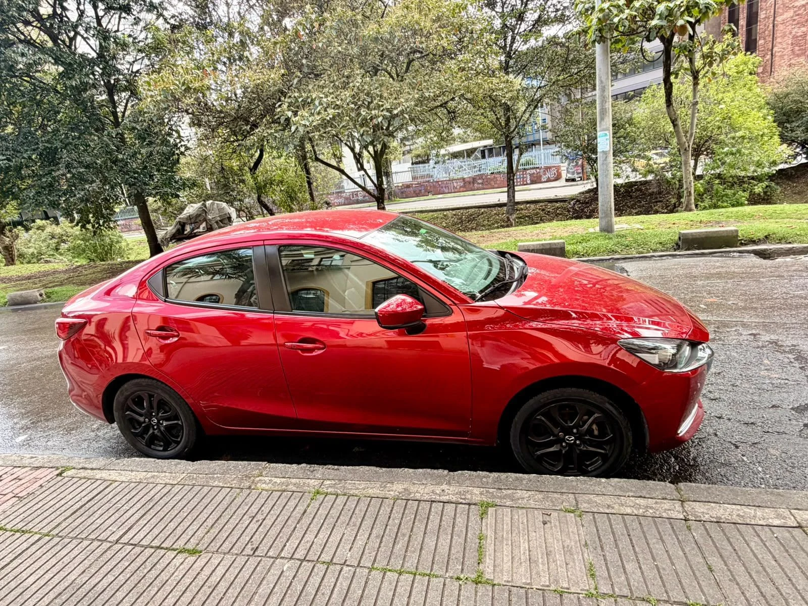 Venta de carros en Bogotá: ¡Mazda 2 Grand Touring LX 2021 Sedán! (Versión más equipada) — Colombia Move