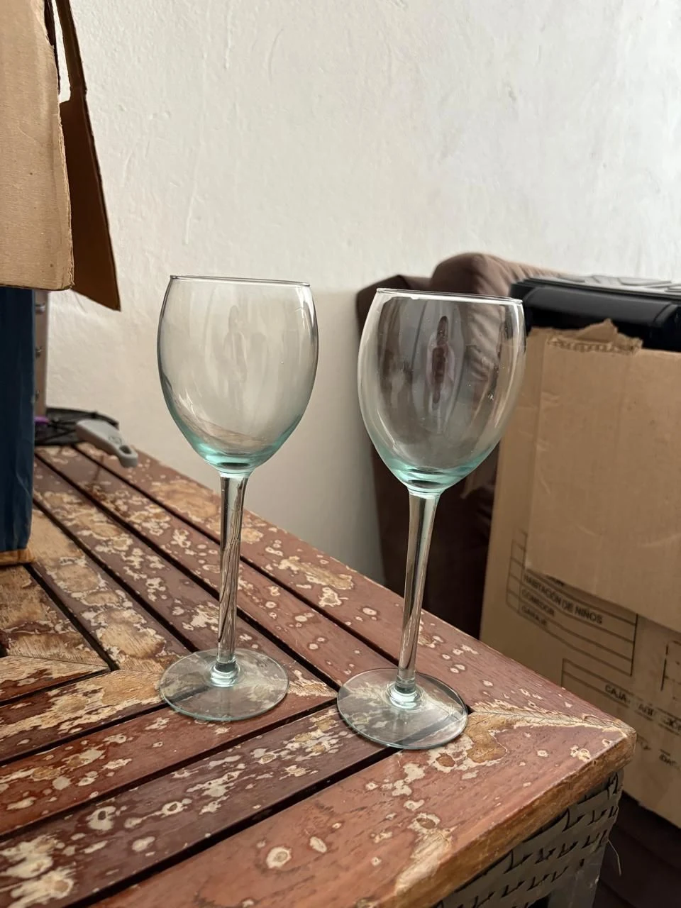 Venta de cocina y comedor en Bocagrande, Cartagena: Set de copas y vasos de vidrios surtidos para vinos y bebidas — Colombia Move