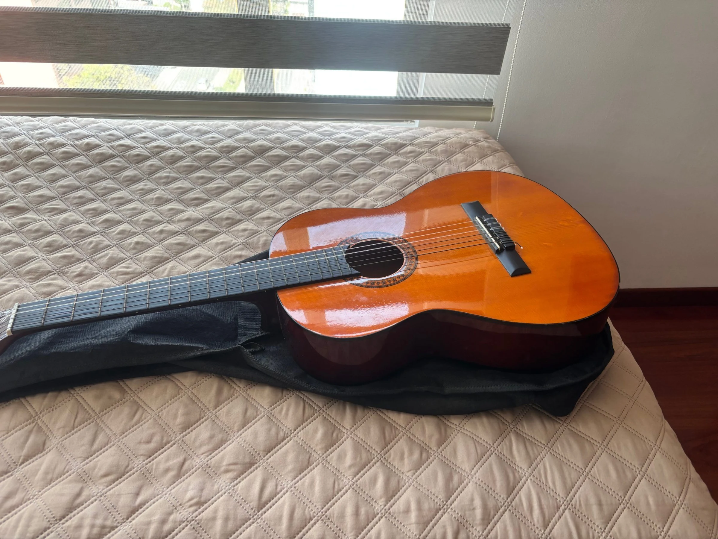 Venta de decoración y hogar en Usaquén, Bogotá: Guitarra Acústica Tarragó modelo Castilla - Excelente estado — Colombia Move