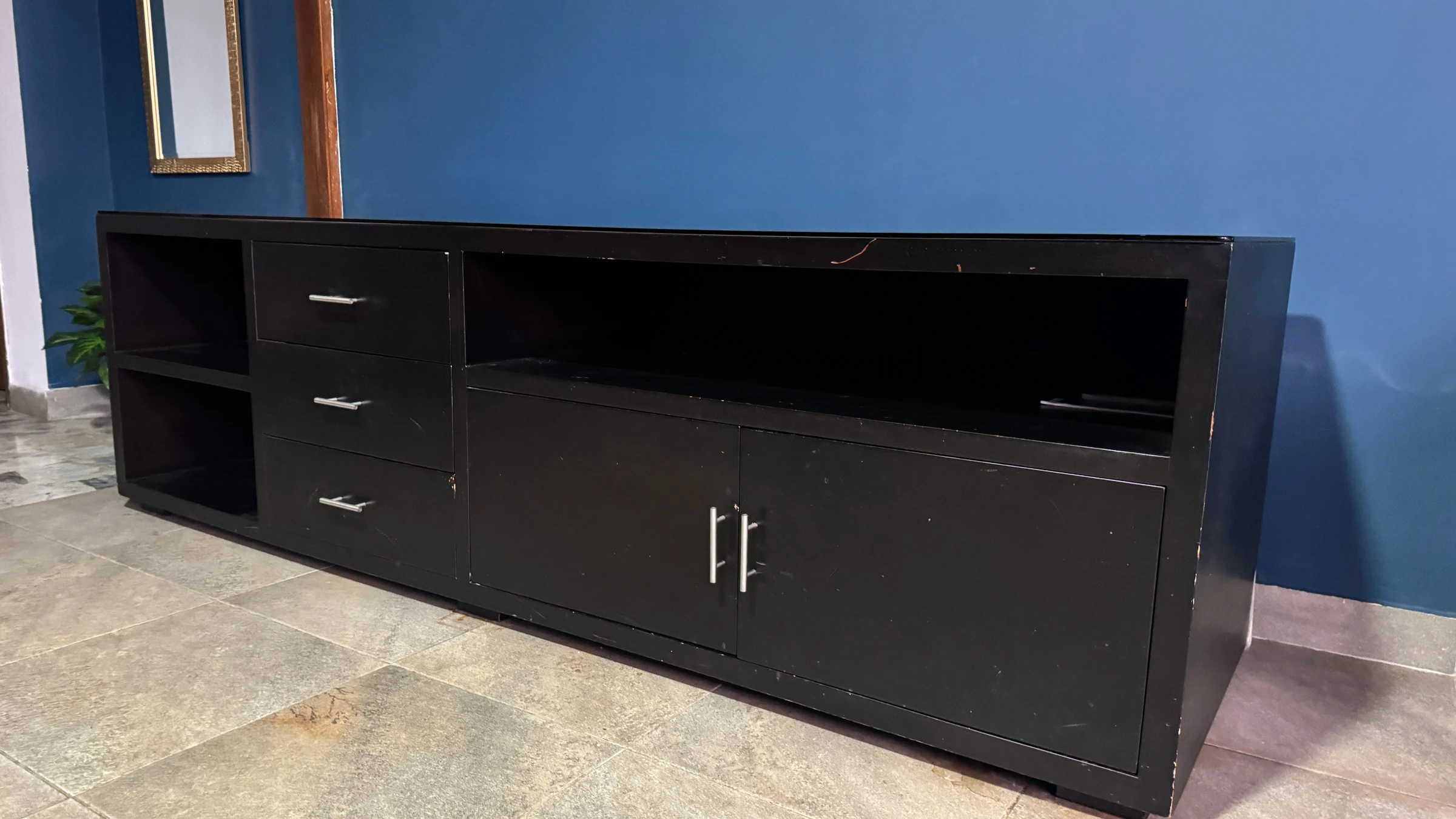 Venta de otro mueble en Usaquén, Bogotá: Mueble Tv Grande 2.20m Negro Con Tapa De Vidrio — Colombia Move