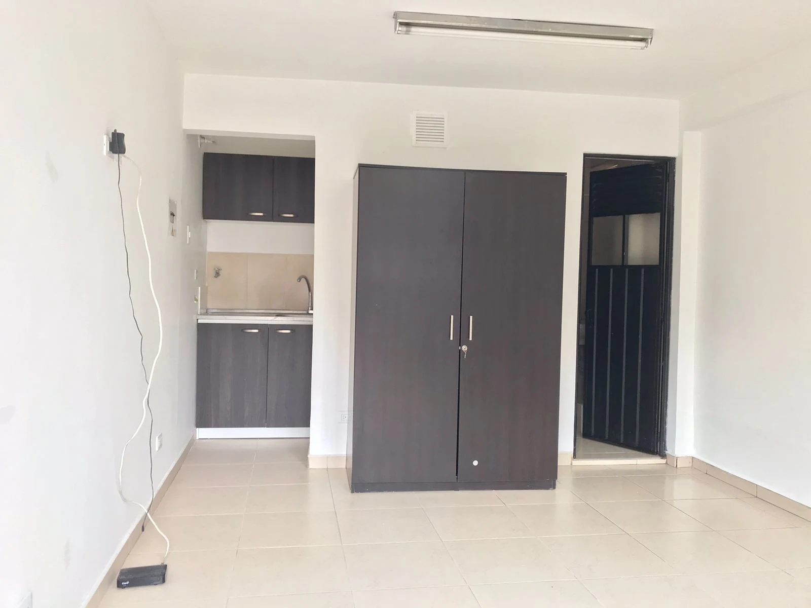 Aparta-estudio con cocineta y baño privado