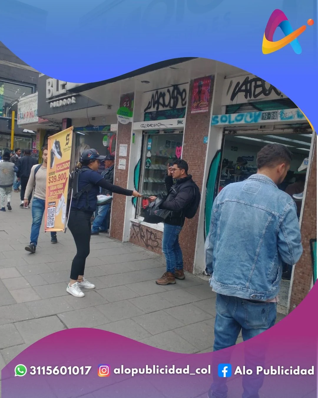 Servicio en Bogotá: Publicidad móvil en camiones con pantallas y vallas — Colombia Move