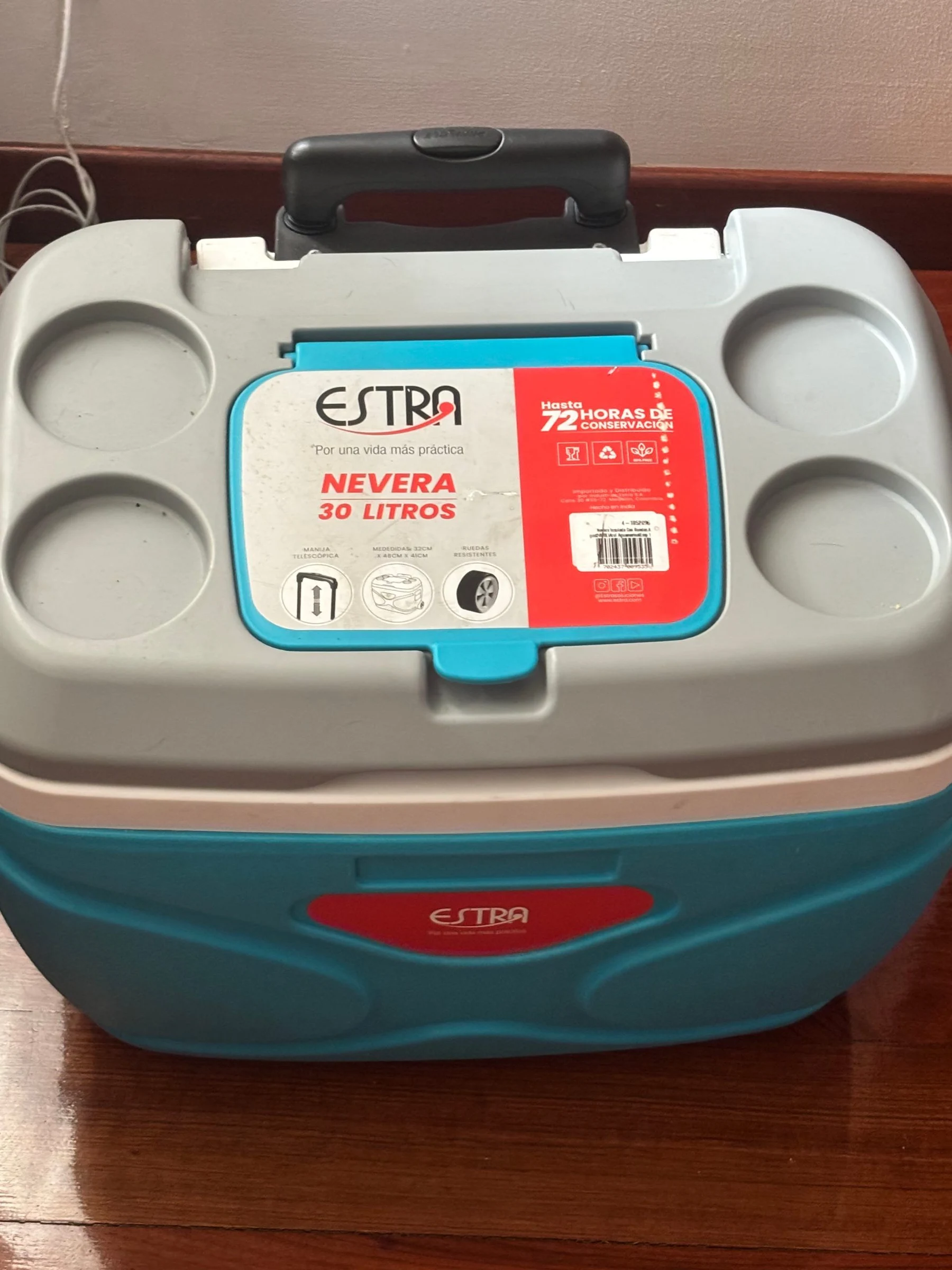 Venta de electrodomésticos en Usaquén, Bogotá: Nevera 30 litros con ruedas, tapa comedor abatible (conserva hasta 72 horas frio) — Colombia Move