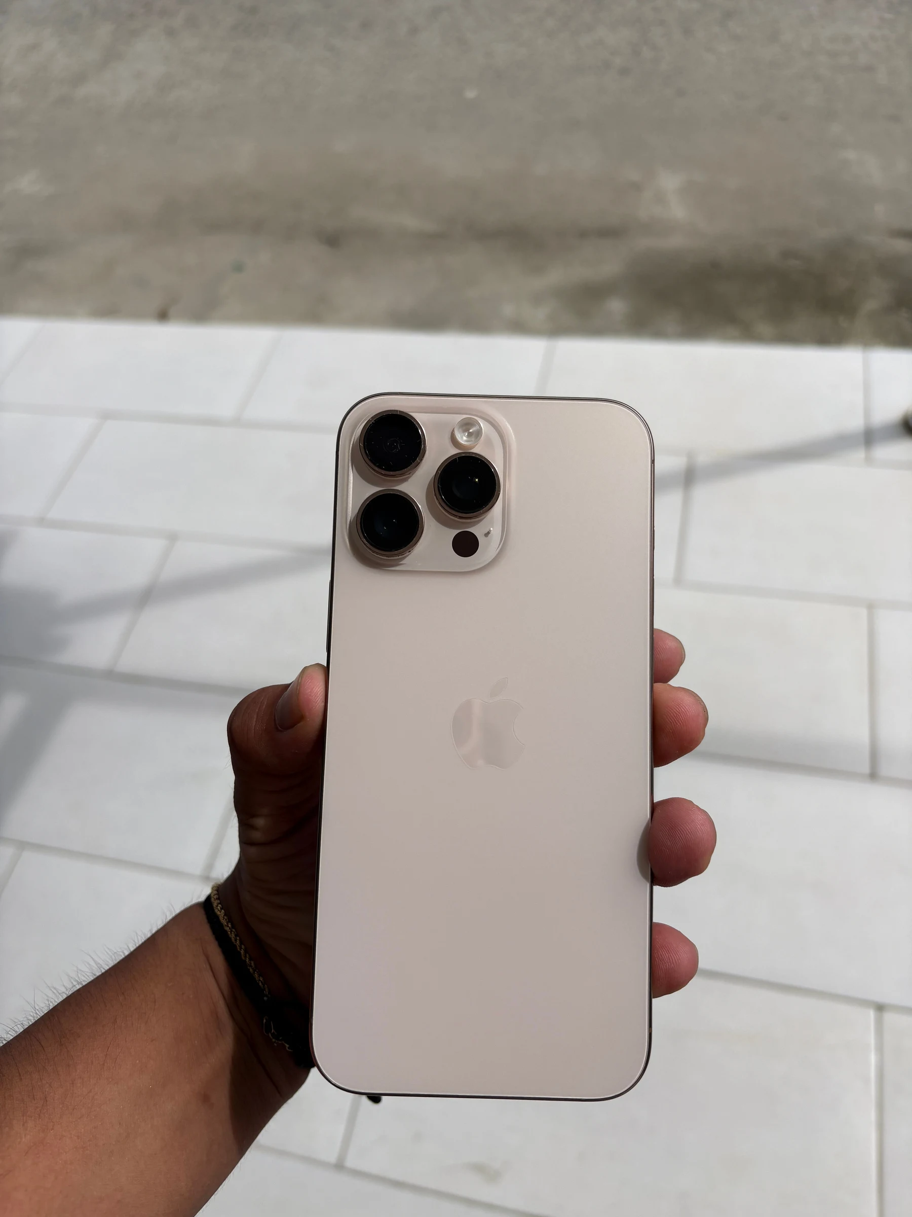 Venta de celulares y tablets en Medellín: iPhone 16 pro Max — Colombia Move