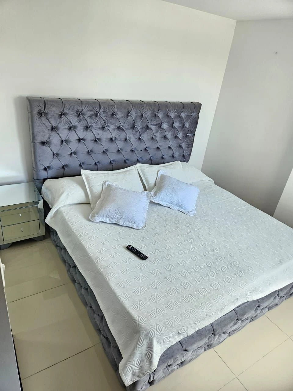 Alquiler de apartamento en Los Gonzáles, Medellín: Apartamento Amoblado en Arriendo en El Poblado - Los Gonzáles — Colombia Move