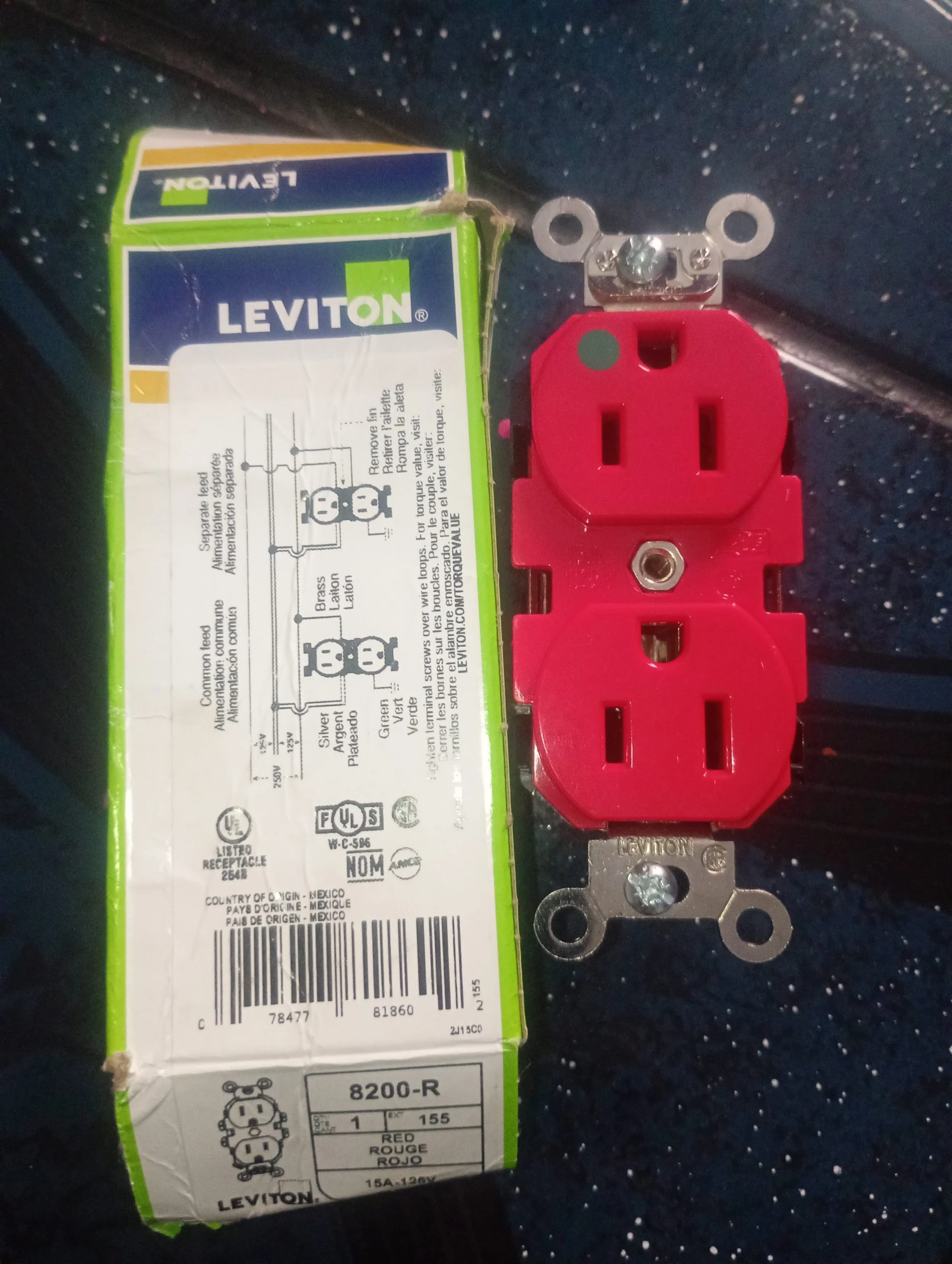 Venta de otra electrónica en Buenos Aires, Medellín: Toma corriente Leviton rojo con caja, tipo hospital — Colombia Move