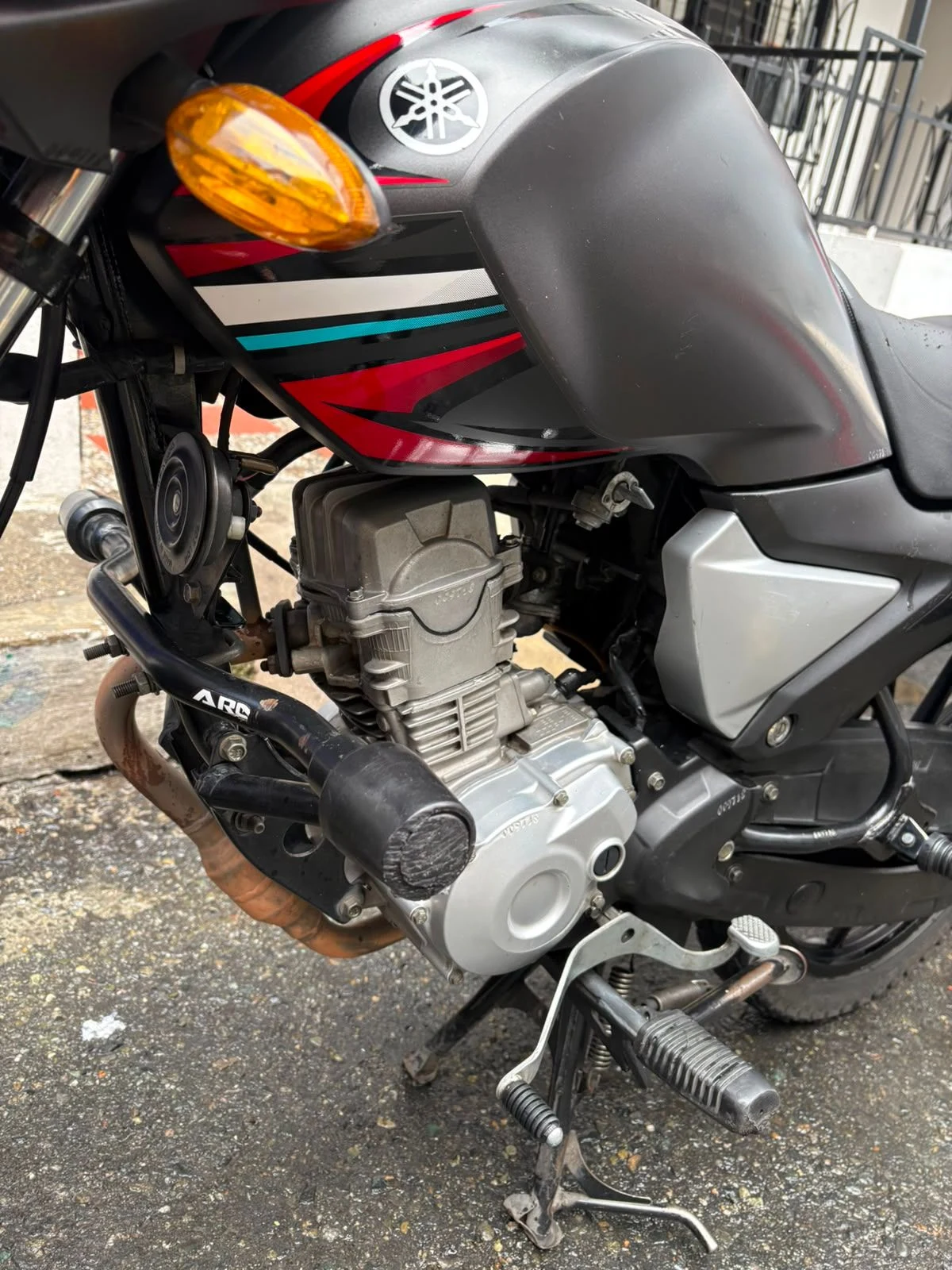 Venta de motos en Medellín: Moto Yamaha YCZ en buen estado — Colombia Move