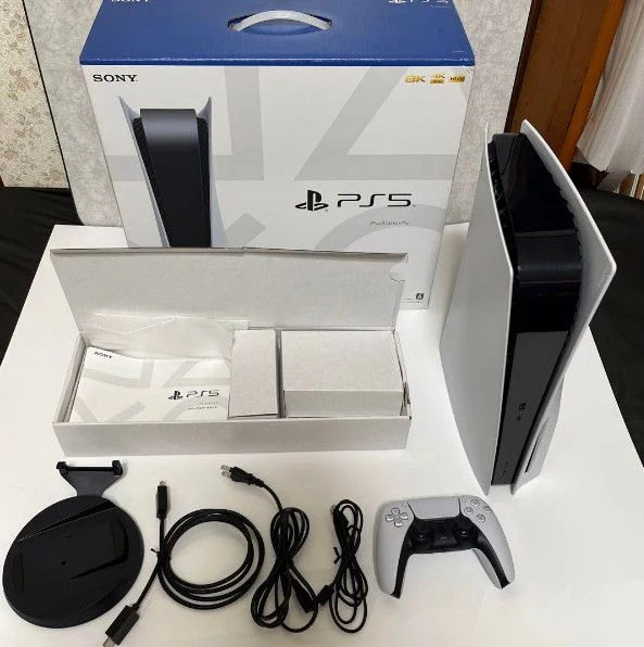 Venta de consolas y videojuegos en Medellín: Consola PS5 en venta con accesorios — Colombia Move