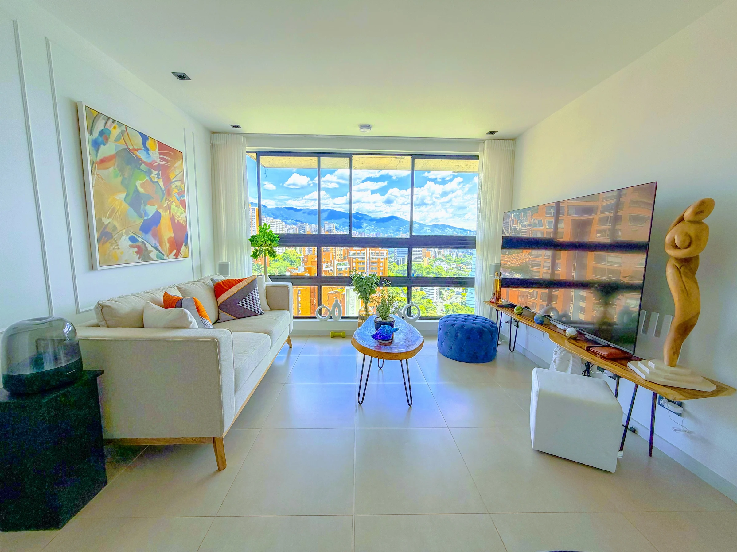 SE VENDE – UNA JOYA EN AVENIDA PARK, MEDELLÍN | PISO 22 | 65 m²