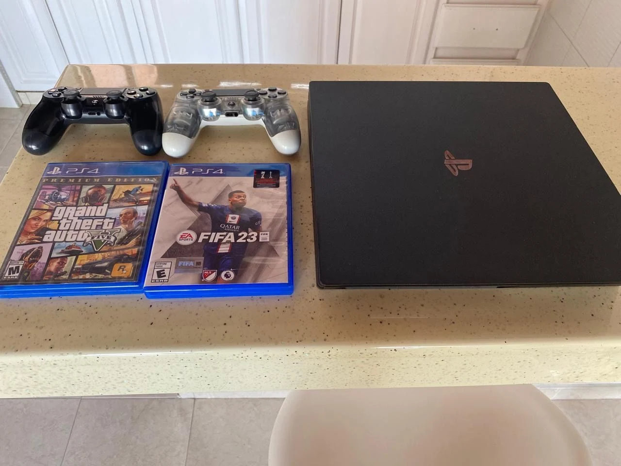 Venta de consolas y videojuegos en Cali: Consola PS4 Pro — Colombia Move