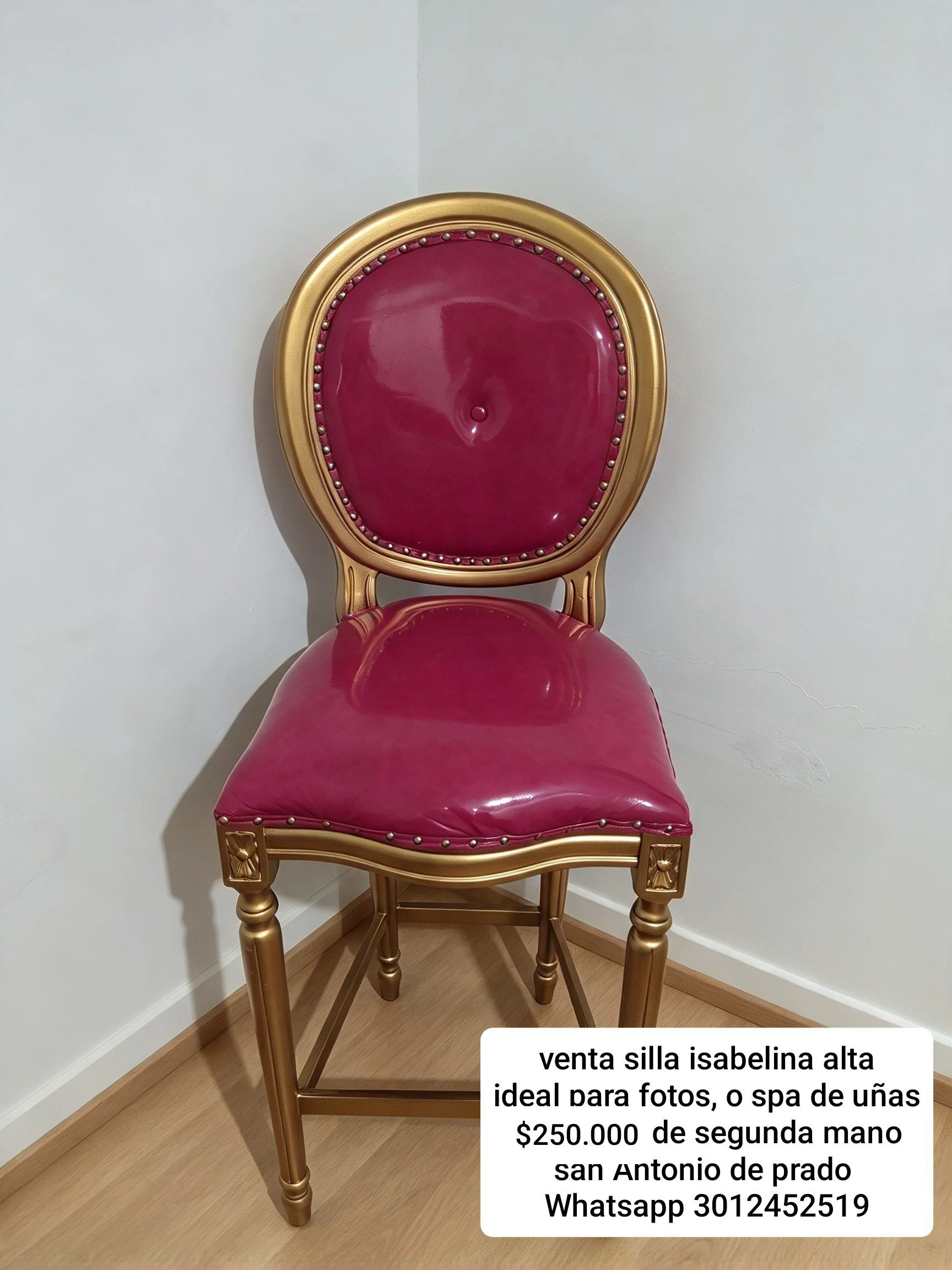 Venta de mesas y sillas en Medellín: Silla isabelina alta fucsia y dorada — Colombia Move
