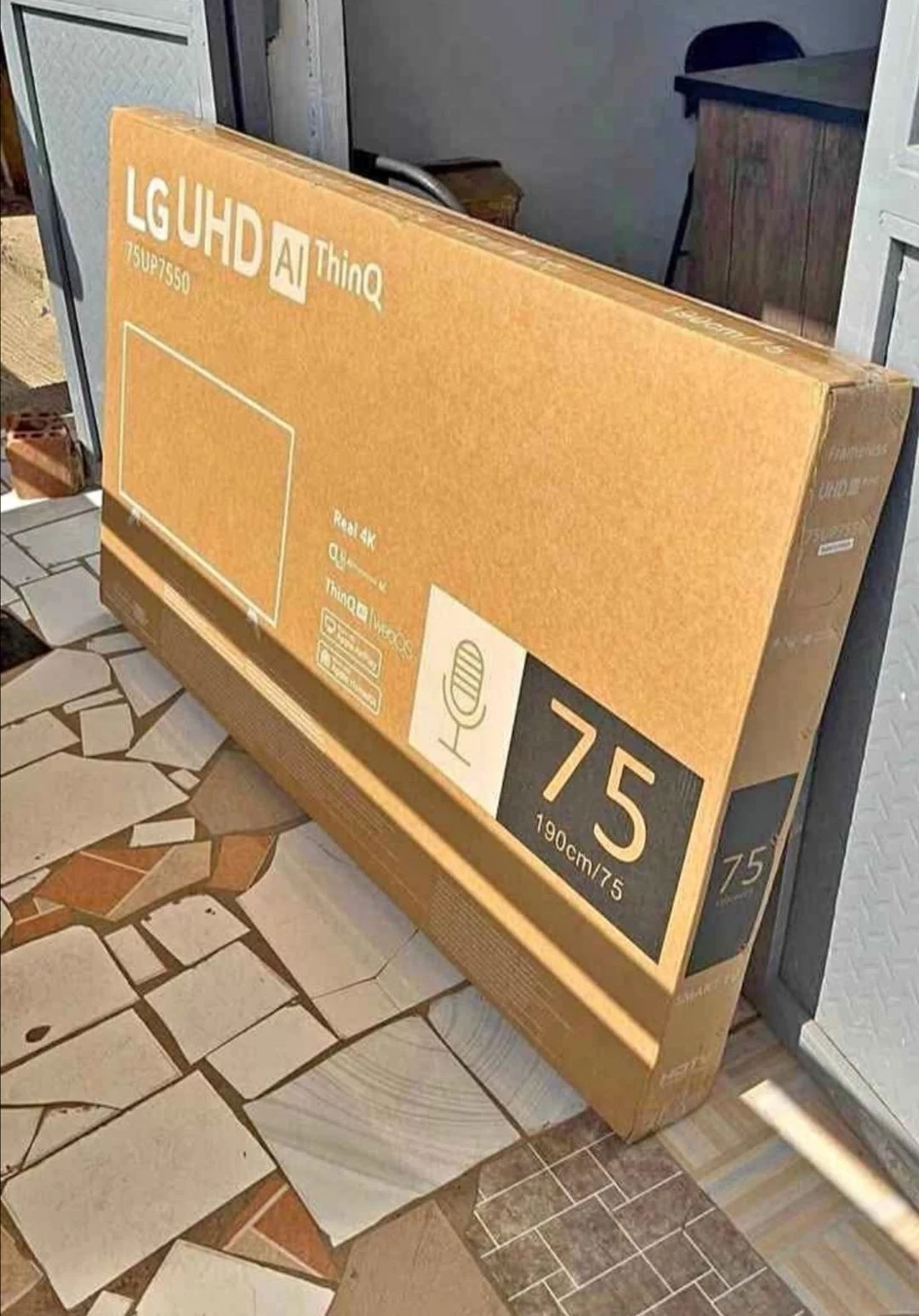 Smart TV LG de 75 pulgadas.