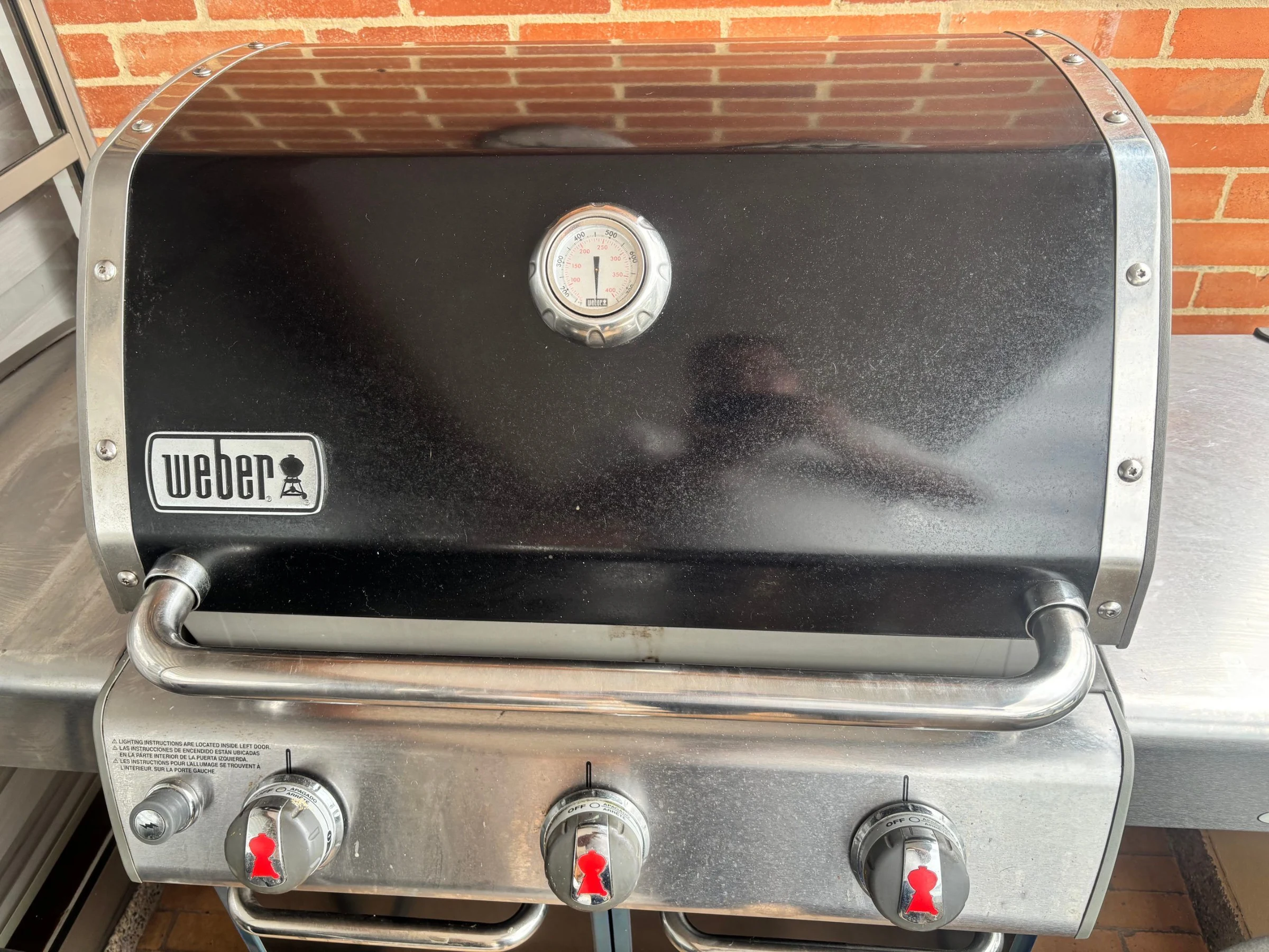 Venta de electrodomésticos en Usaquén, Bogotá: Asador a gas Weber Genesis de tres quemadores, muy bueno, con gas incluido — Colombia Move