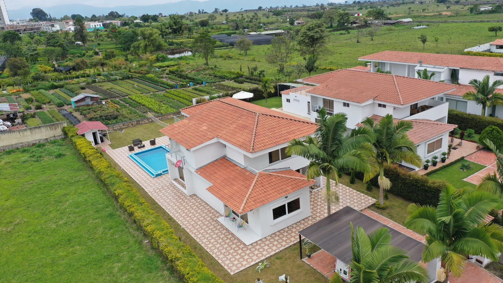 Venta de casa campestre en Fusagasugá: CASA QUINTA EXCLUSIVA CON PISCINA Y VISTA PRIVILEGIADA A LOS CERROS — Colombia Move