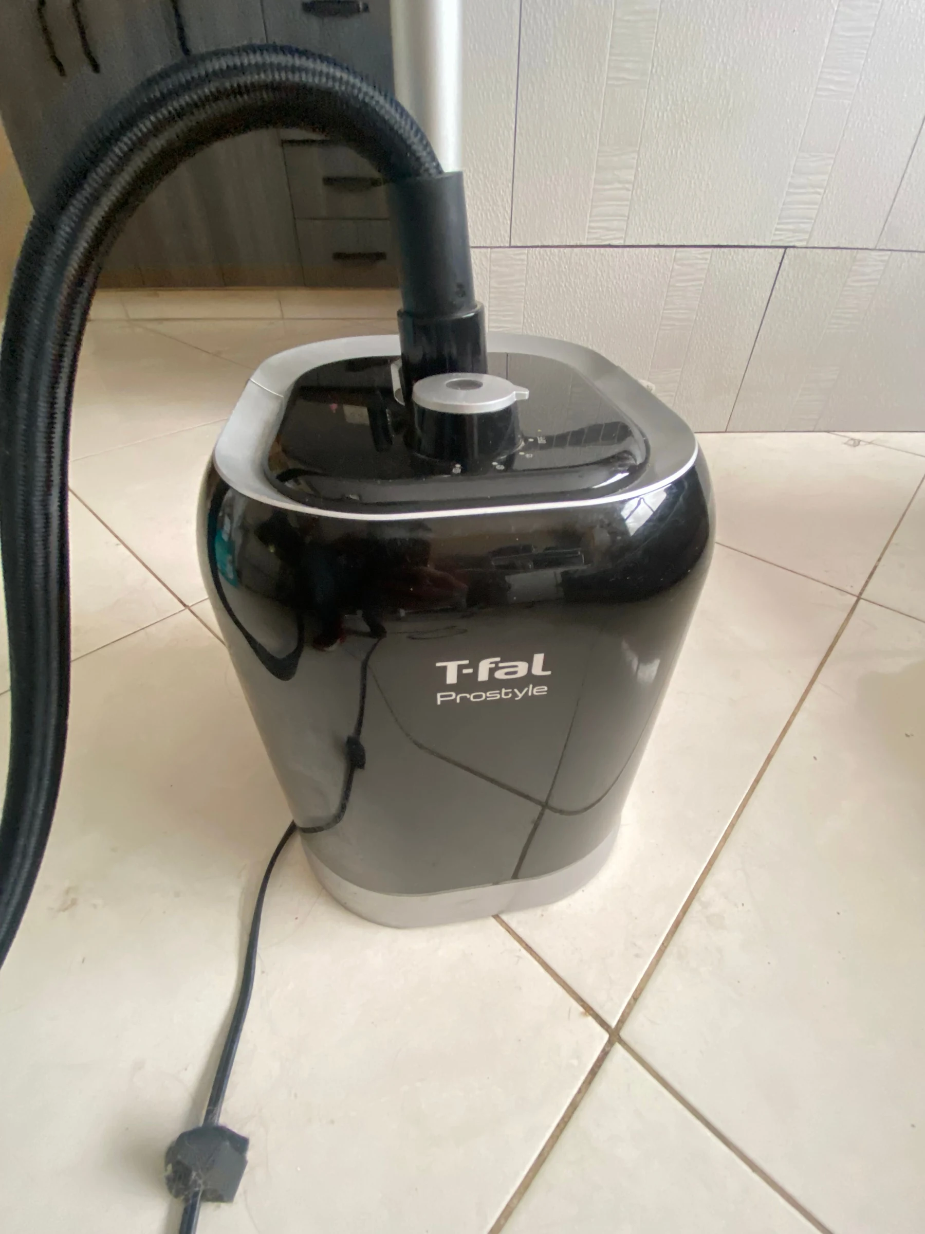 Venta de electrodomésticos en Conquistadores, Medellín: Plancha a vapor vertical T-fal Prostyle — Colombia Move