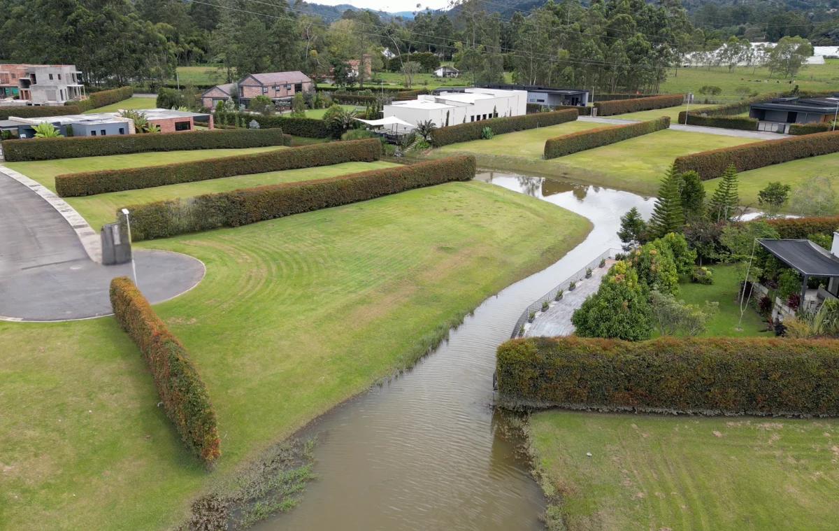 Lot / Land for Sale in Llanogrande, Rionegro, Antioquia: Lot in Llanogrande in a gated community next to the main road — Colombia Move
