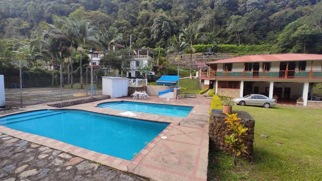Venta de local comercial / hotel en Vía Villeta La Vega, La Vega: La Vega, Finca Hotel, 4086 M2, 520 M2 const — Colombia Move