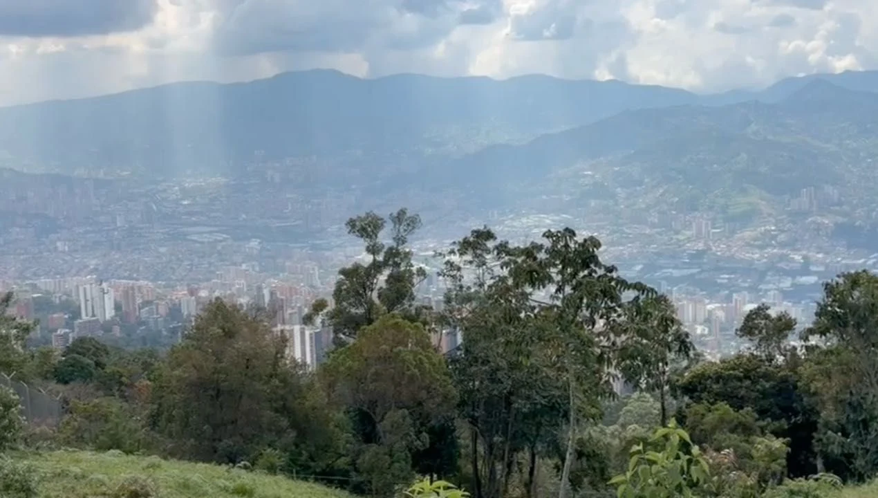 Venta de lote / terreno en Las Palmas, Medellín: Venta Lote 10.900 m² en Las Palmas con Vista a La Ciudad — Colombia Move