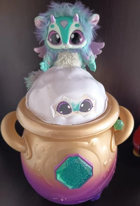 Venta de juguetes y estimulación en Bogotá: Magic Mixie - Juguete interactivo de peluche con caldero — Colombia Move