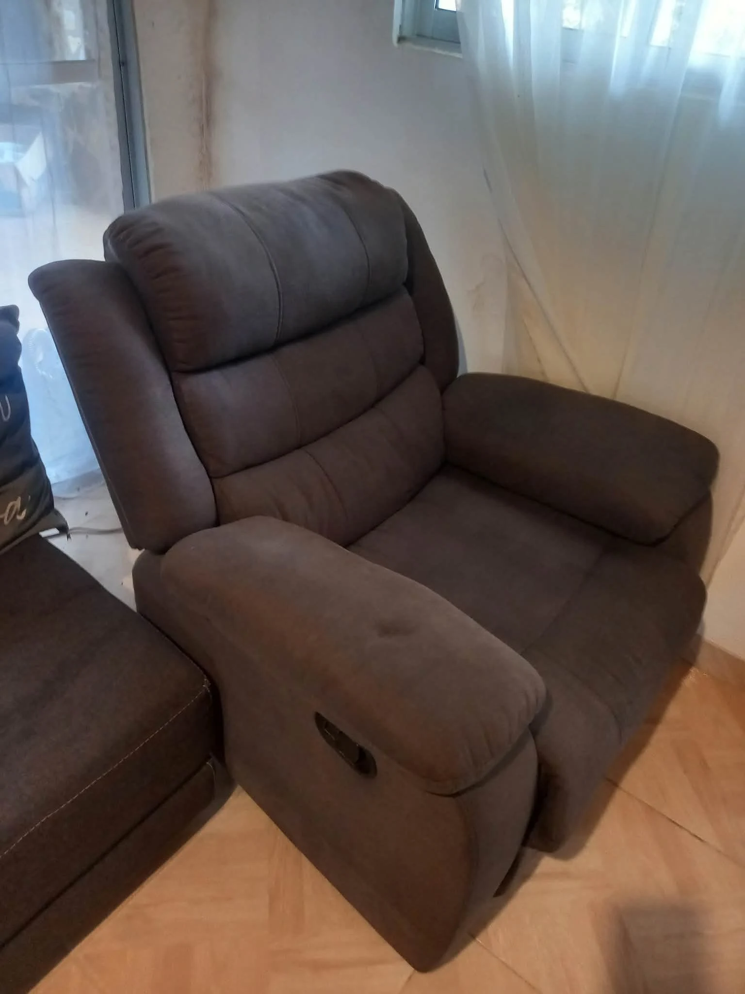 Venta de sofás y salas en El Peñol, Medellín: Sillón Reclinable con Masajes Muebles Brunati (Modelo Pertoza / El Dorado) — Colombia Move