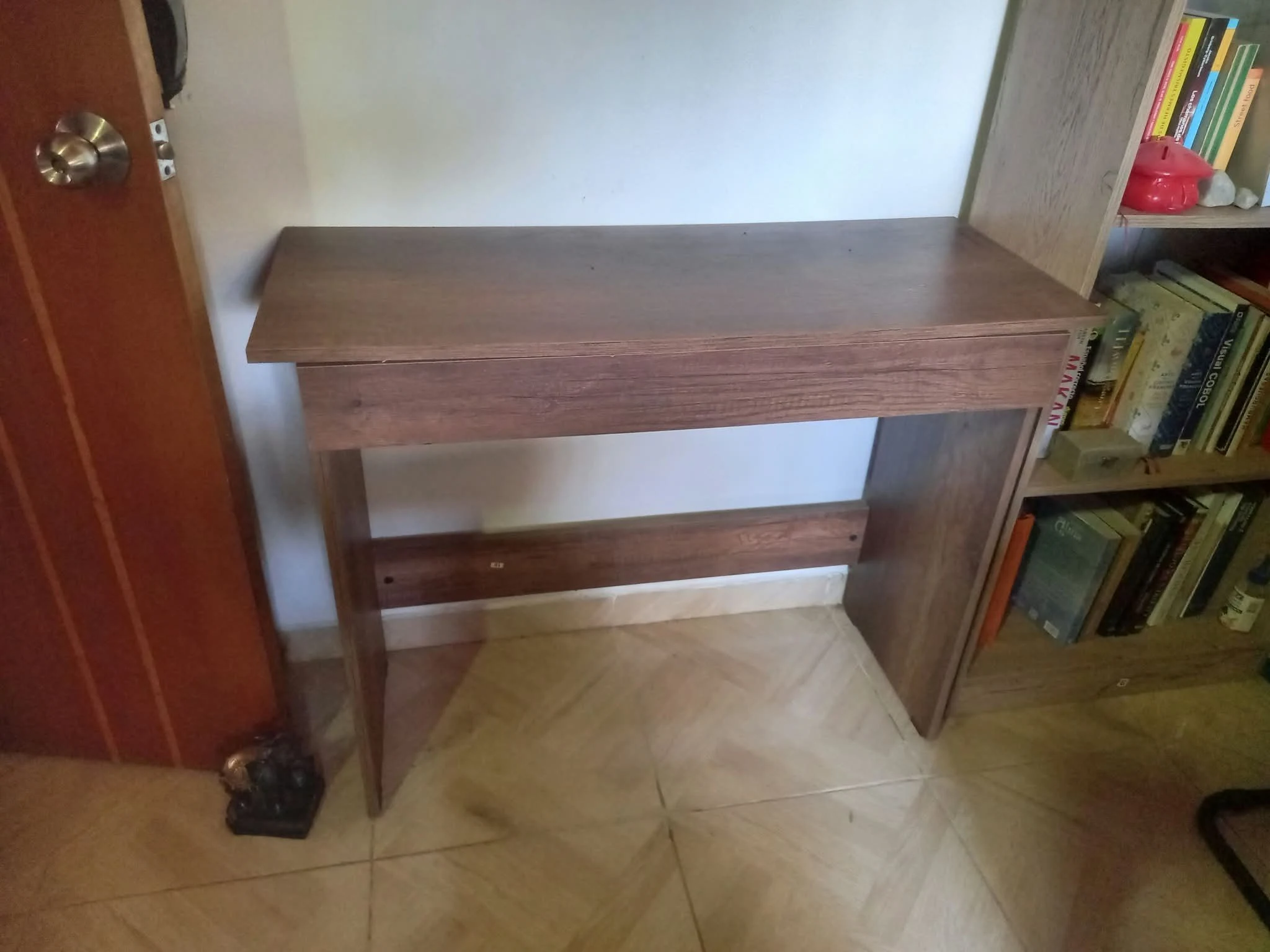 Venta de escritorios y oficina en El Peñol, Medellín: Escritorio Sencillo de Madera con Cajón Frontal (100 cm de Ancho) — Colombia Move